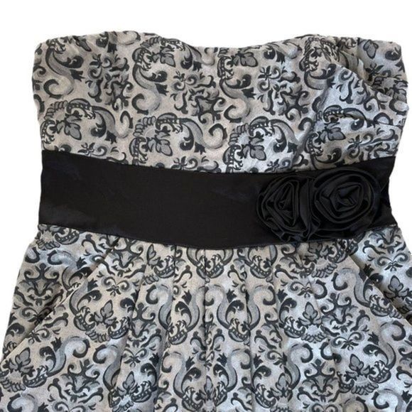 Speechless Strapless Dress w/pockets and waist detail - Picture 7 of 9